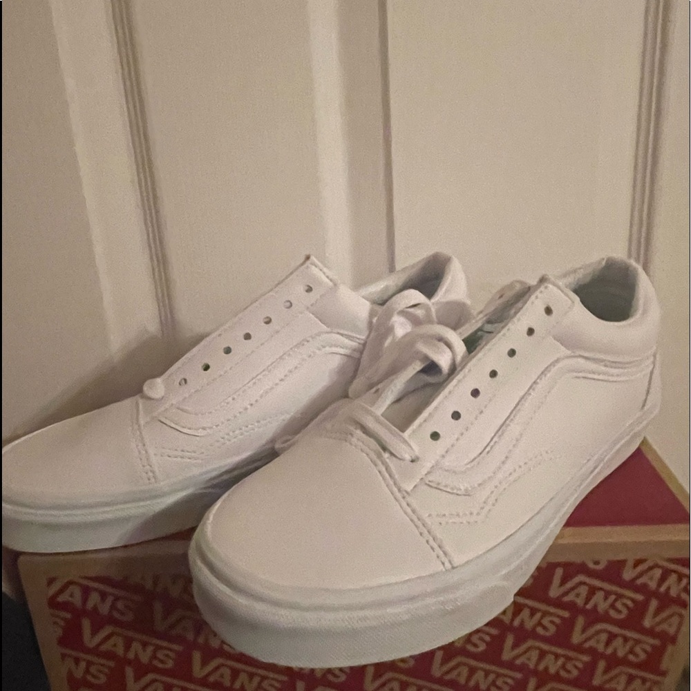 woman’s white old school vans